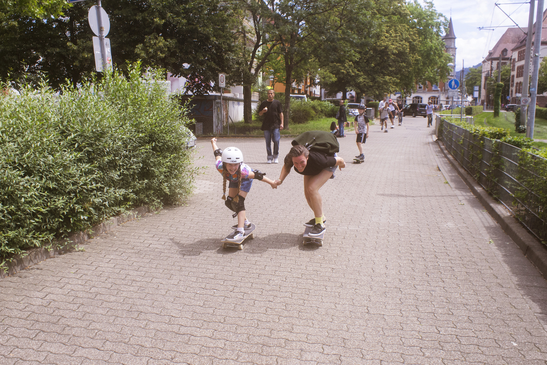 Go Skateboarding Day - Umay und Sophie