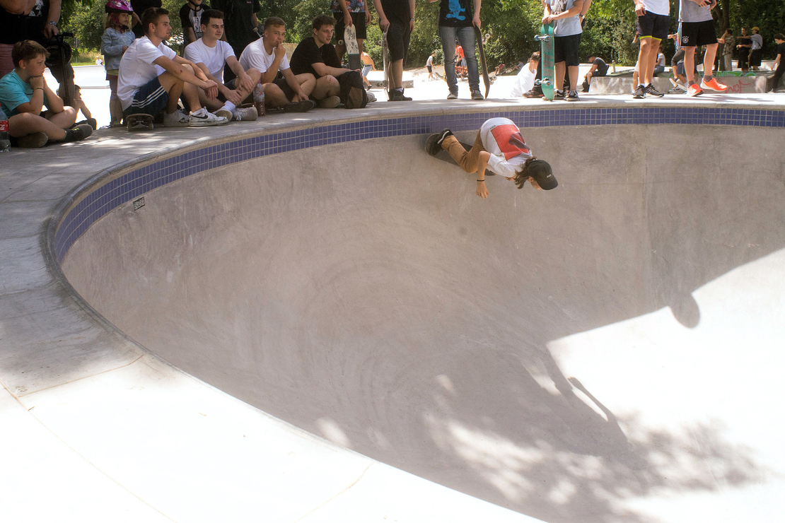 Go Skateboarding Day - Erste Runden im Arto Saari Pool