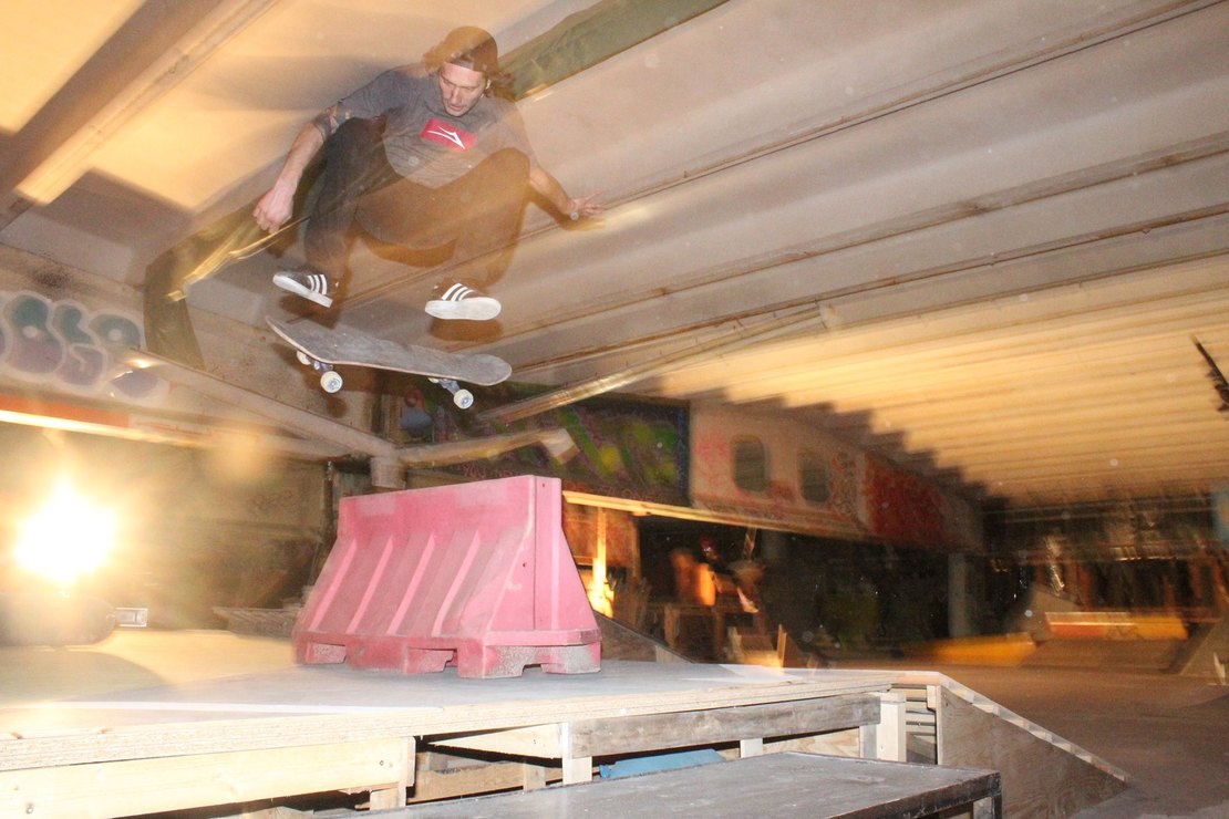 Dave kickflip