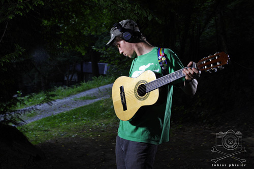 drauen_gitarre.jpg drauen_gitarre.jpg