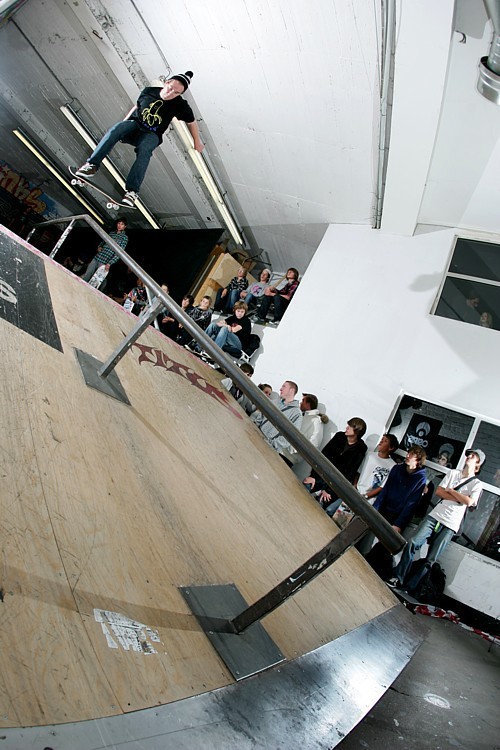 Yannick_Schall_Nollie_BS_Boardslide_LQ.jpg