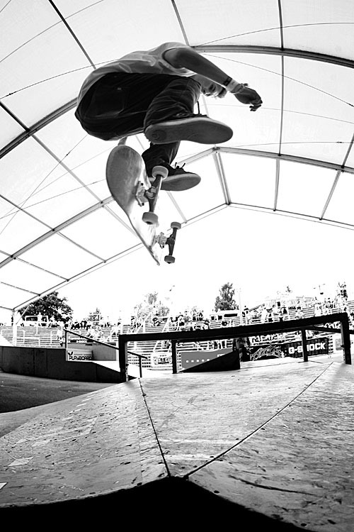 alex_mizurov_nollie_bs_heelflip_lq.jpg