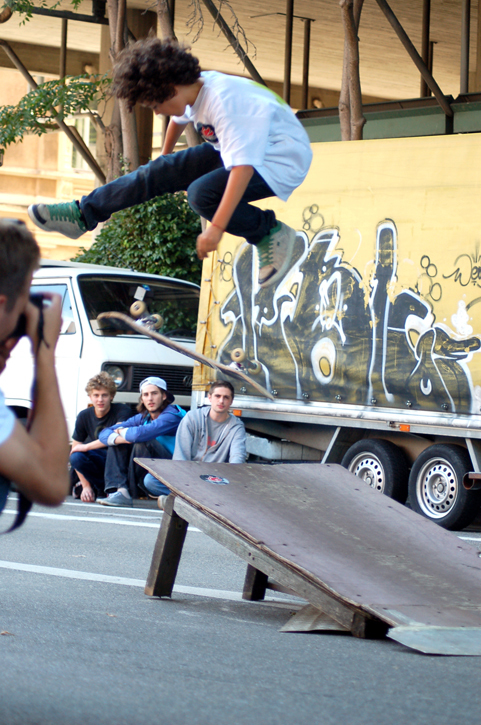 heelflip_1mb.jpg