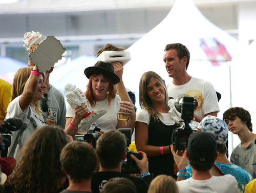 Pricegiving_Womens_Street_LQ.jpg