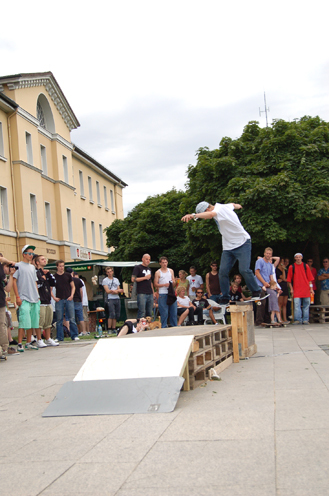 1tim_backlip.jpg 1tim_backlip.jpg