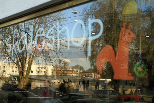 Kiste_Skateparkspiegelung in Schaufenster_LQ Kopie_500.jpg