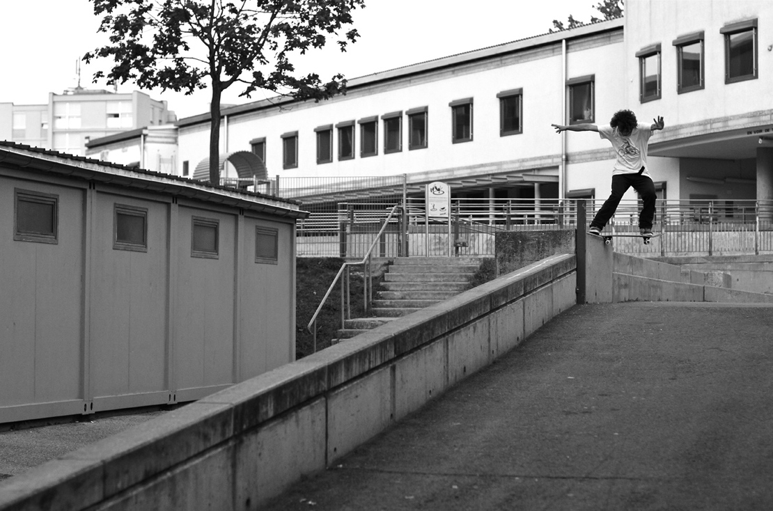 fabifstailslidefakie.jpg fabifstailslidefakie.jpg