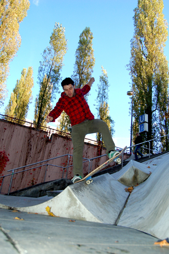 blunt_slide_fakie.jpg
