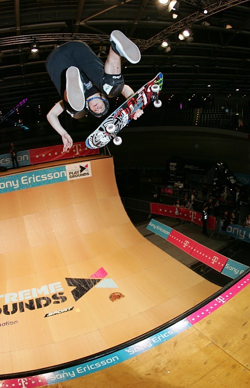 sam_beckett_heelflip_mute_lq.jpg