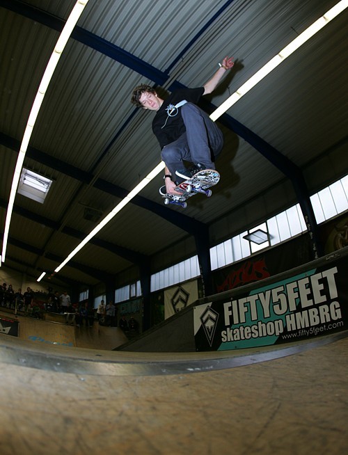 simon_radtke_tuck_knee_lq.jpg