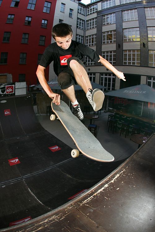 Elias_Assmuth_Fingerflip_to_Tail_LQ_Photo_Joe_Beckert.jpg Elias_Assmuth_Fingerflip_to_Tail_LQ_Photo_Joe_Beckert.jpg
