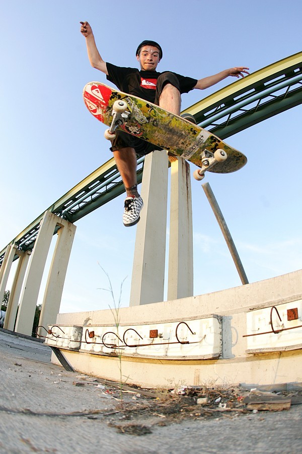 Elias_Assmuth_NoComply_Polejam_LQ.jpg Elias_Assmuth_NoComply_Polejam_LQ.jpg