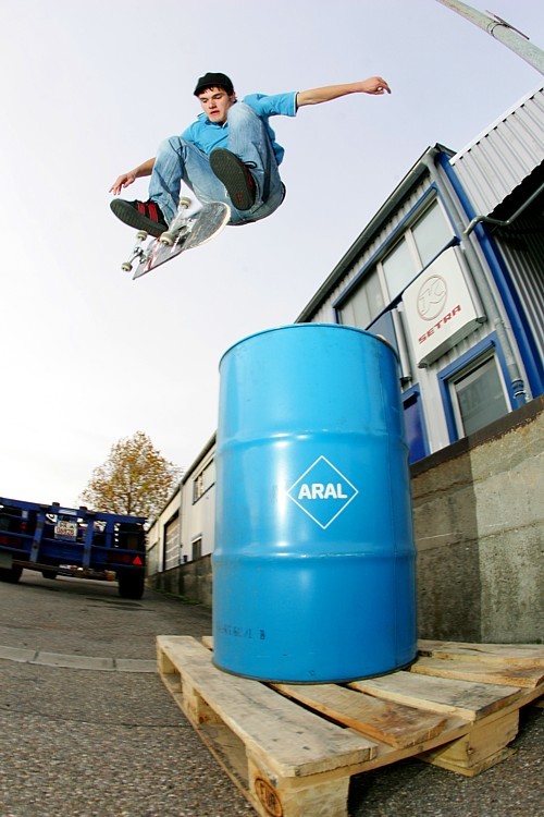 Paul_Weisser_SW_FS_Heelflip_Tonne_LQ.jpg