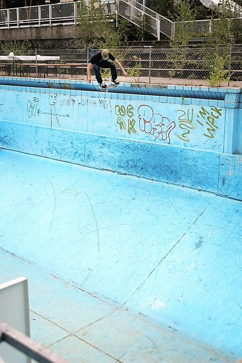 Roland_Hirsch_Taildrop_Pool_LQ.jpg