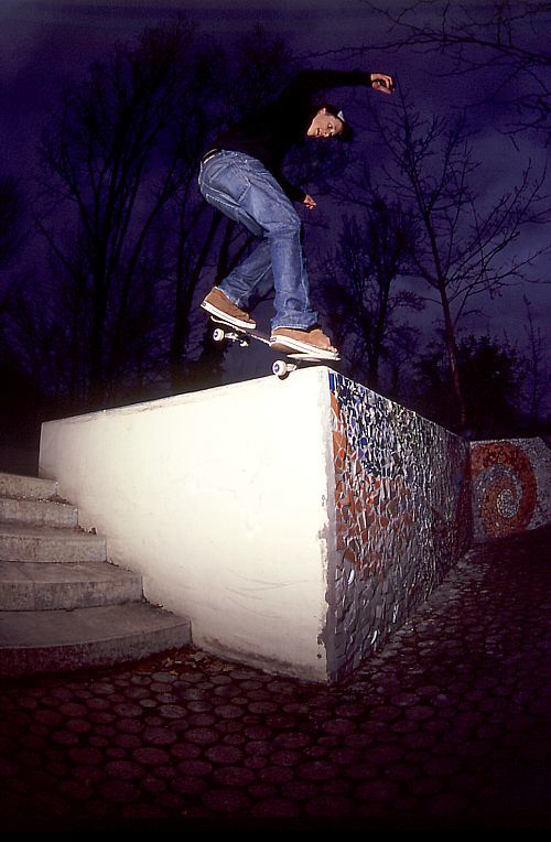 Thomas - Nosegrind Revert Mosaik Ledge Thomas - Nosegrind Revert Mosaik Ledge