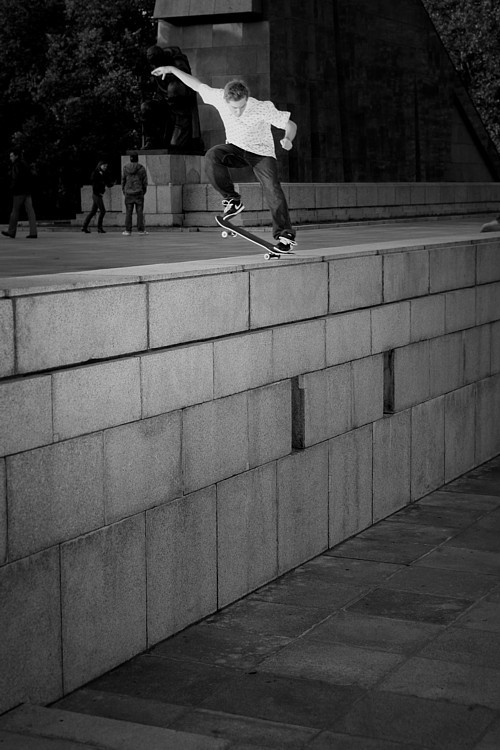 Yannick_Schall_Nosebonk_Drop_LQ.jpg Yannick_Schall_Nosebonk_Drop_LQ.jpg