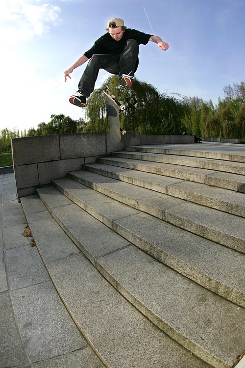 Yannick_Schall_Switch_360_Flip_LQ.jpg