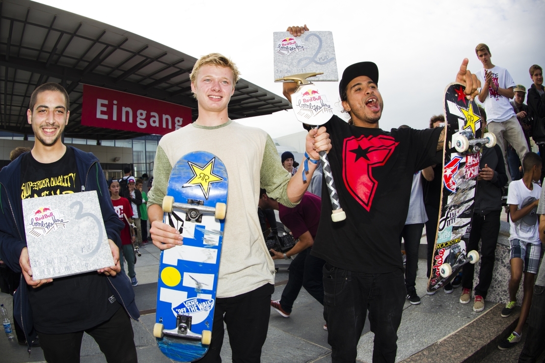 Pricegiving Red Bull Bomb the Line