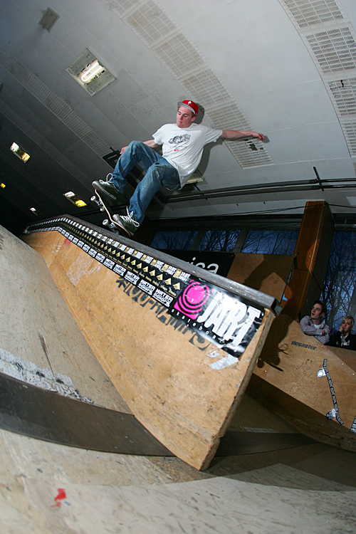 Yannick_Schall_Nollie_Nosegrind_LQ