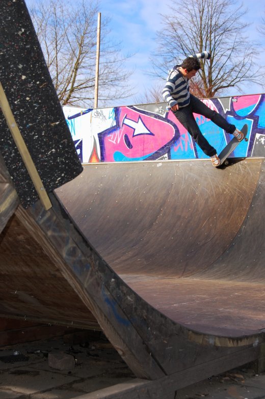 paul_pivot_fakie.jpg paul_pivot_fakie.jpg