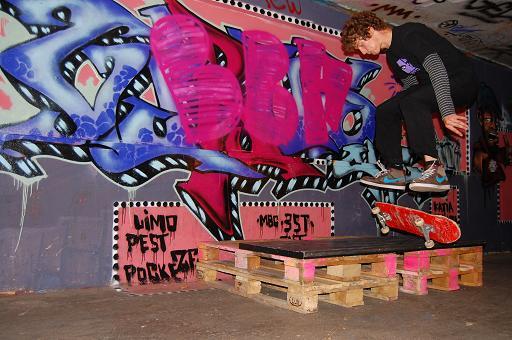 julian_nollieheeler_lipslide_klein.jpg julian_nollieheeler_lipslide_klein.jpg