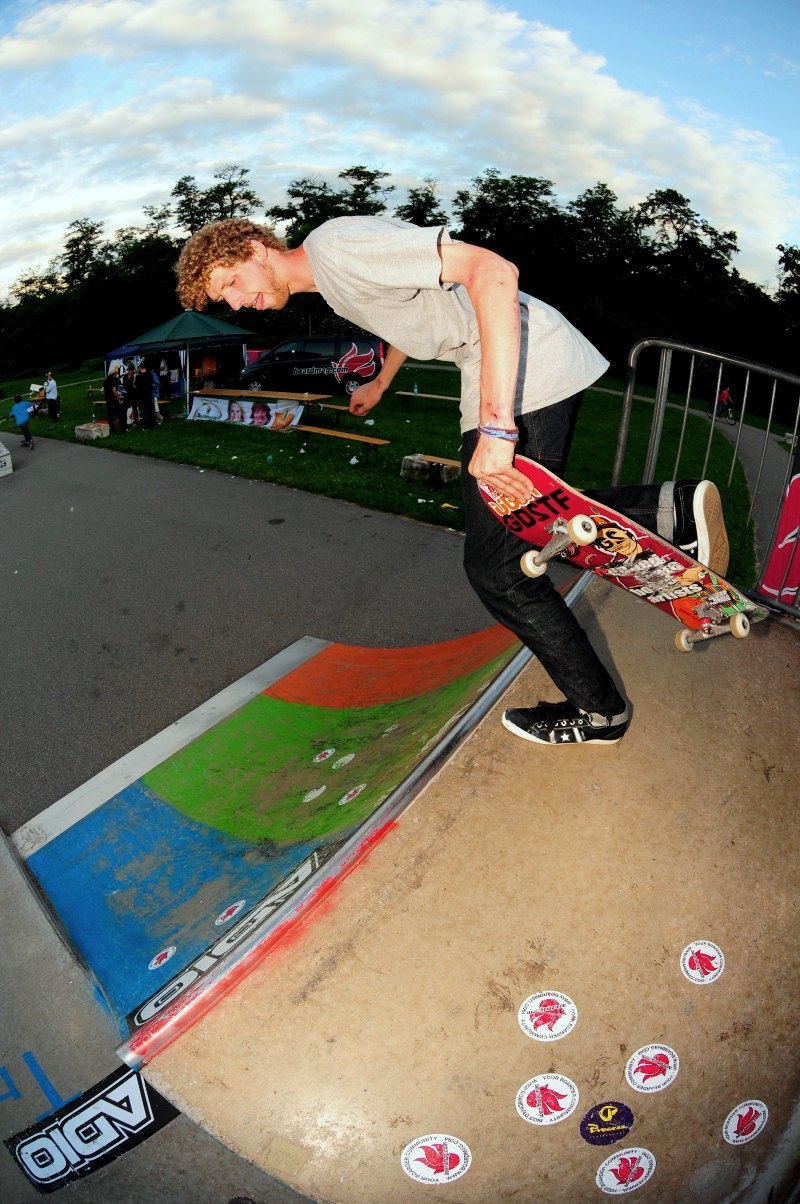 conny_bs_boneless_to_tail.jpg conny_bs_boneless_to_tail.jpg