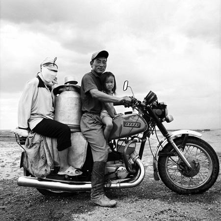 Family_on_motorbike_Bertran Family_on_motorbike_Bertran