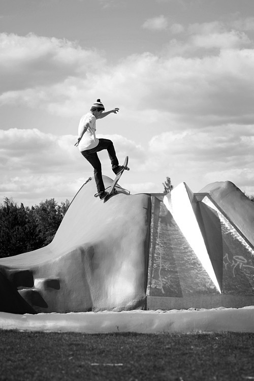 valerie_rosomako_fs_blunt_bw_03_lq.jpg
