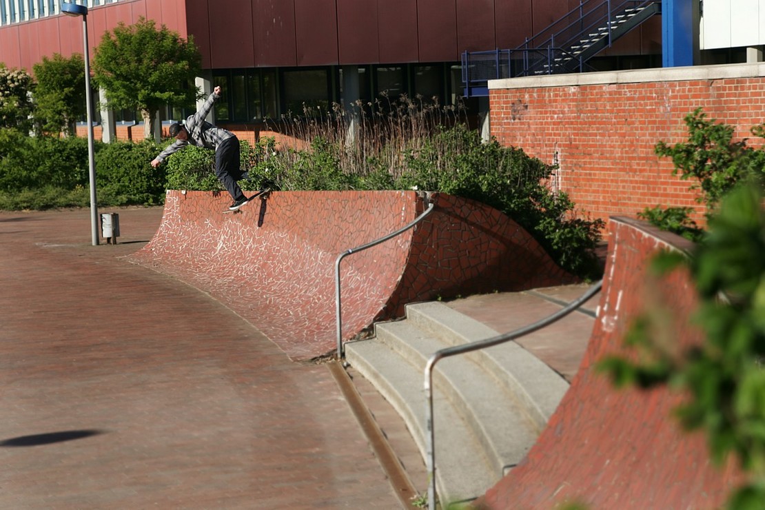 pontus_alv_bs_tailslide_lq.jpg pontus_alv_bs_tailslide_lq.jpg