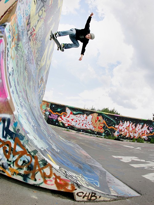 tommy_brandelik_bs_nollie_lq.jpg tommy_brandelik_bs_nollie_lq.jpg