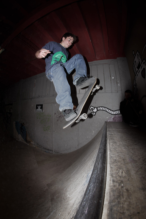 Stefan Thomann_FS Halfcap Bs Noseblunt 180 pop out_LQ_500.jpg Stefan Thomann_FS Halfcap Bs Noseblunt 180 pop out_LQ_500.jpg
