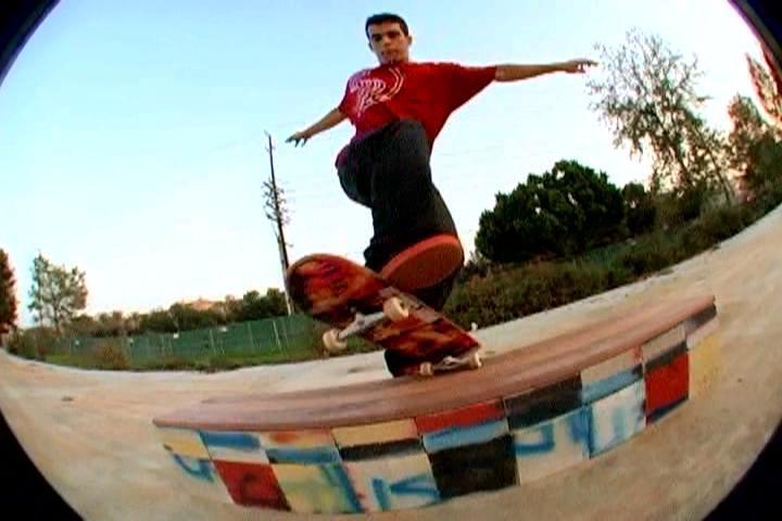 danny_hardflip_fs_blunt.jpg