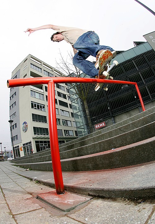 sebi_hartung_feeble_vaubanrail_lq sebi_hartung_feeble_vaubanrail_lq