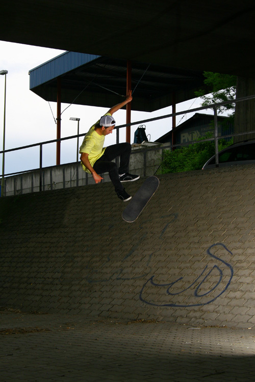 MatzeKickflipfakie.JPG MatzeKickflipfakie.JPG