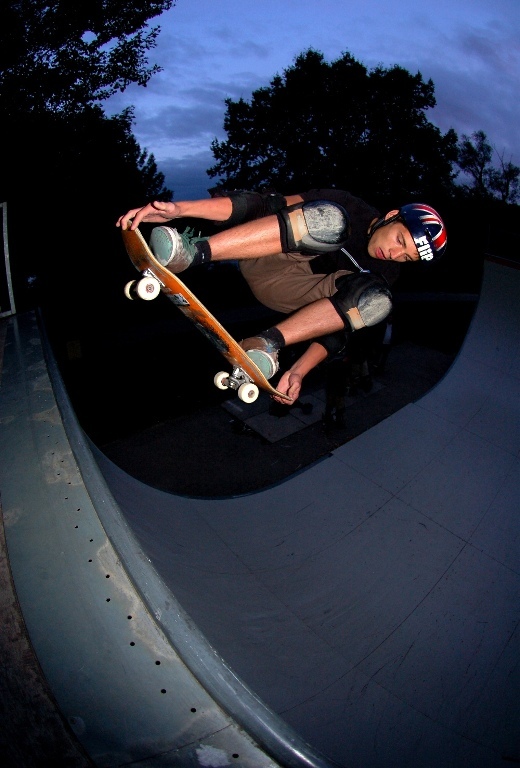 leo fakie canonball.jpg leo fakie canonball.jpg