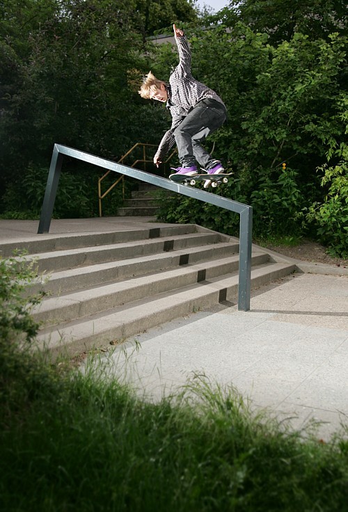 Marcel_Heber_BS_180_fakie_Nosegrind_LQ.jpg Marcel_Heber_BS_180_fakie_Nosegrind_LQ.jpg