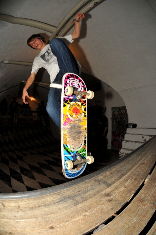 blunt_fakie.jpg blunt_fakie.jpg