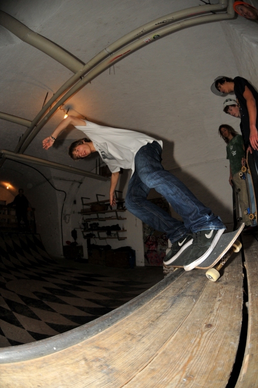 feeble.jpg feeble.jpg