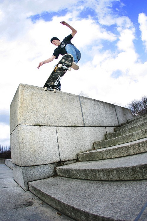 Roland_Hirsch_Noseslide_TreptowPark_LQ.jpg