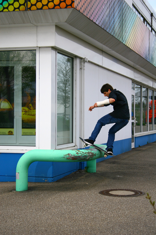 SashFrontboardPopoutQ.jpg SashFrontboardPopoutQ.jpg