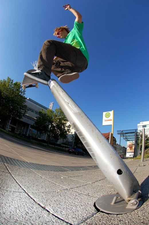 pole_comply.jpg pole_comply.jpg