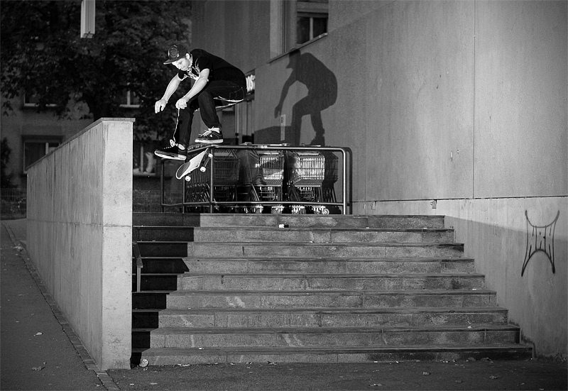 mark_schlassa_kickflip.jpg mark_schlassa_kickflip.jpg
