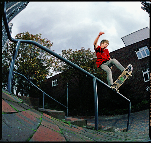 2485_foto_skateboarding_by_eric_mirbach.jpg 2485_foto_skateboarding_by_eric_mirbach.jpg