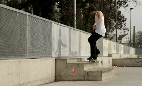 Fabi Gehring_fs nosegrind_Pragfriedhof_LQ_500.jpg Fabi Gehring_fs nosegrind_Pragfriedhof_LQ_500.jpg