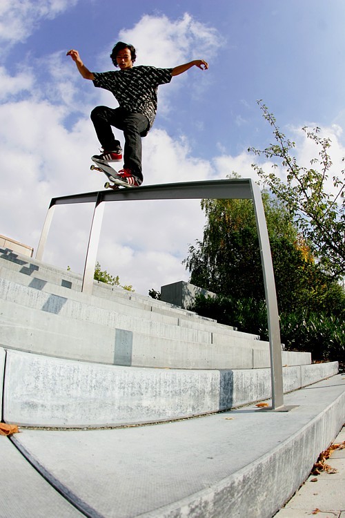 Lem_BS_Nosegrind_LQ