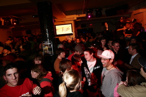quiksilver_das_rail_partycrowd quiksilver_das_rail_partycrowd