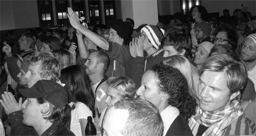 1Crowd_bw_01_500.jpg 1Crowd_bw_01_500.jpg