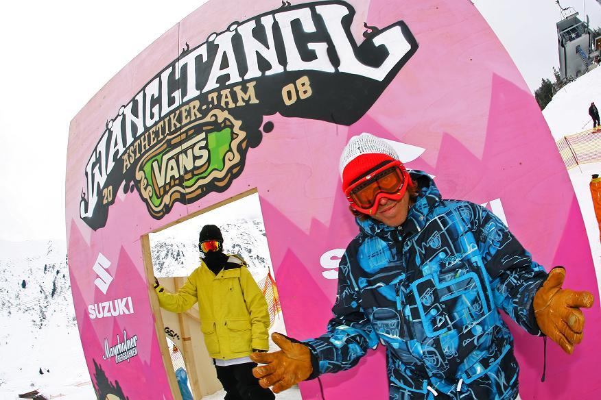 tws_snowboarder_of_the_year_08_wolfgang_nyvelt_with_tom_klocker_by_erwin_janson.jpg
