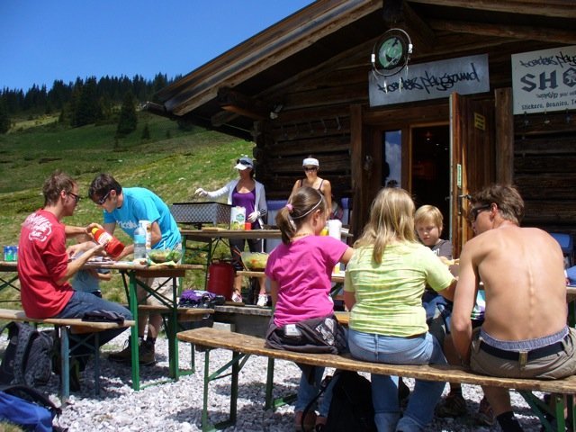 voelkl_cleaningday_02.jpg