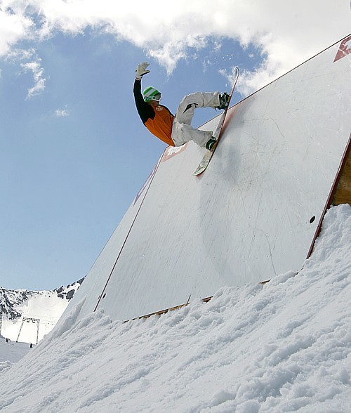 Joe_Beckert_Layback_Slide_Kauni